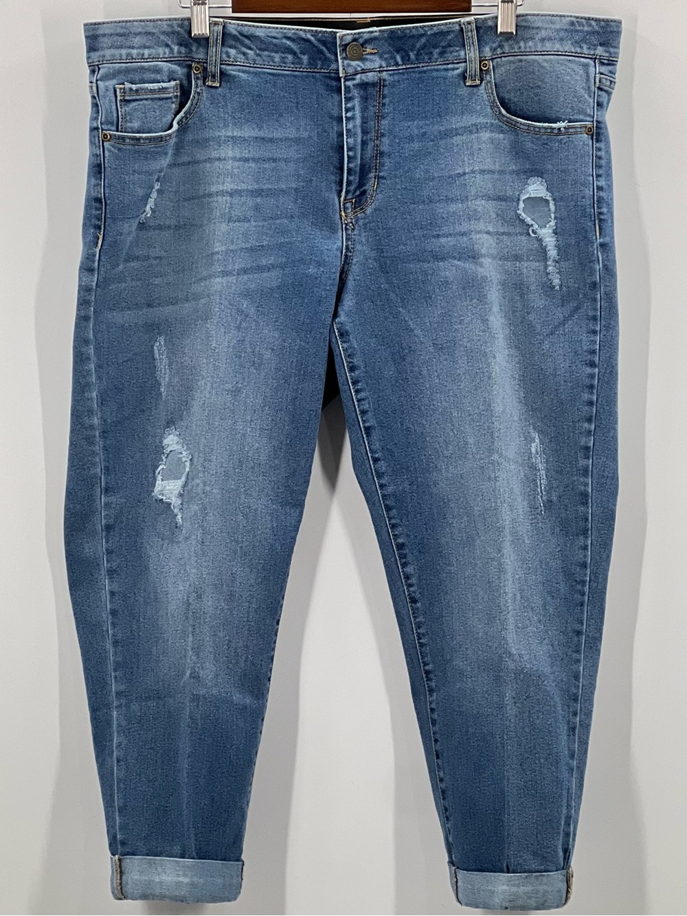 J044 Sonoma Blue Distressed Women’s Capris 18W